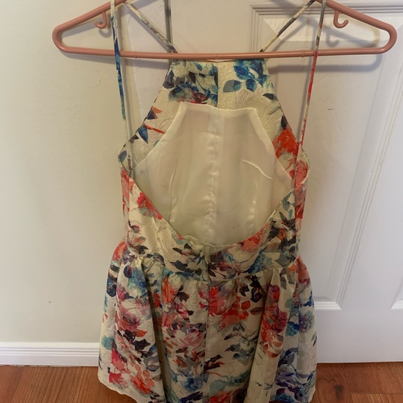 Backless dress - Picture 1 of 2